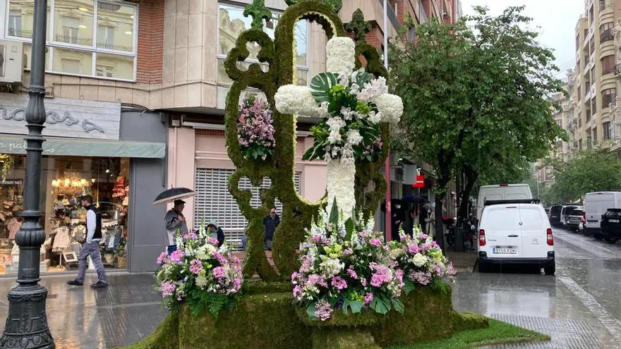 El mes de mayo llega cargado de tradición y color a las calles de Valencia con la celebración de las Cruces de Mayo